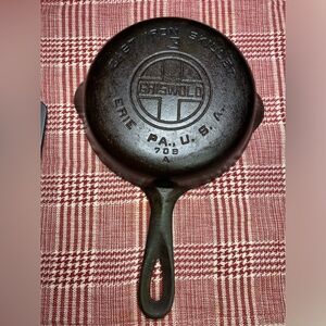 GRISWOLD CAST IRON SKILLET “3”  Erie PA 709 A